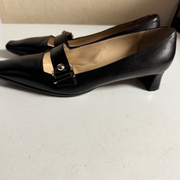 Louis Vuitton Low Heel Shoe - Picture 4 of 7